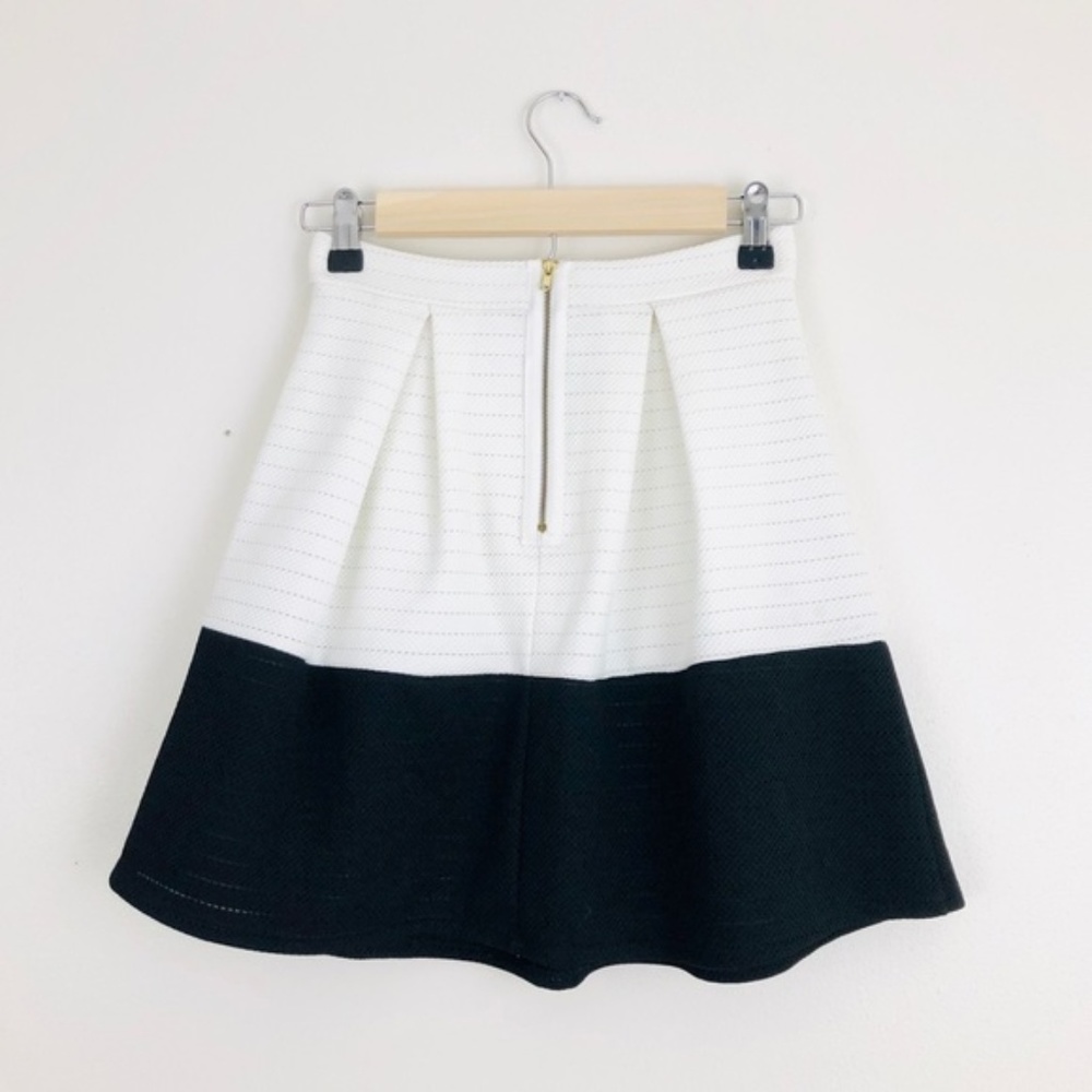 Miami Black & White Pleated Colorblock Mini Skirt - Picture 3 of 3